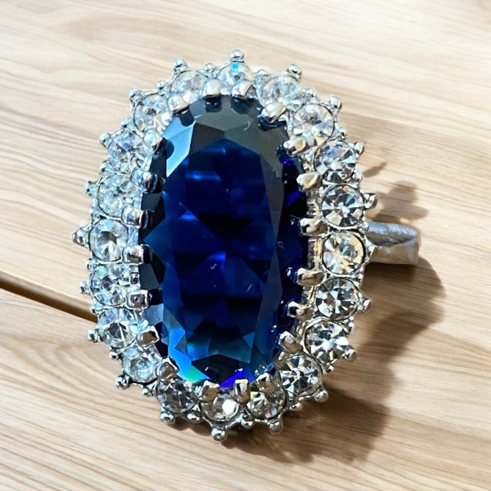 Elegant Blue Sapphire Gemstone & Cubic Zirconia Ring
